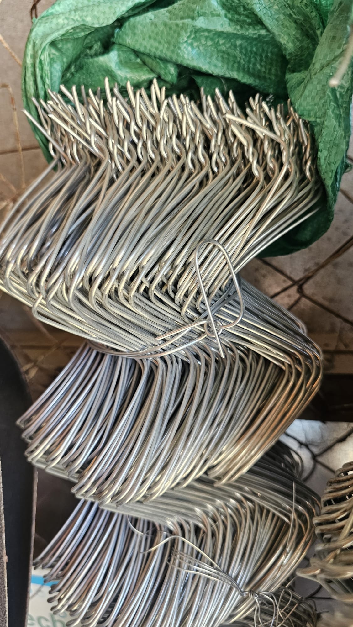 CYCLONE WIRE 2x4