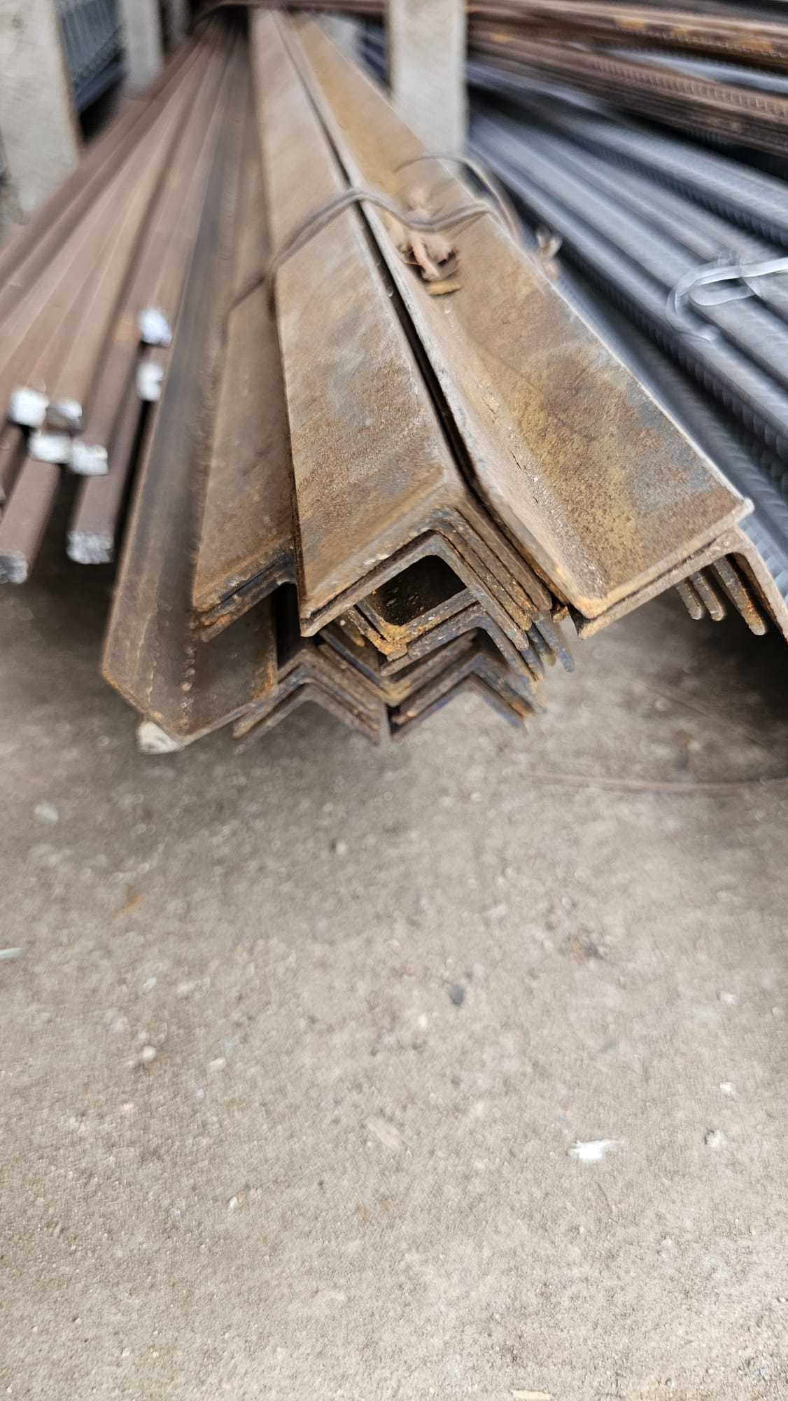 ANGLE BAR 3/16" thk., 1x1