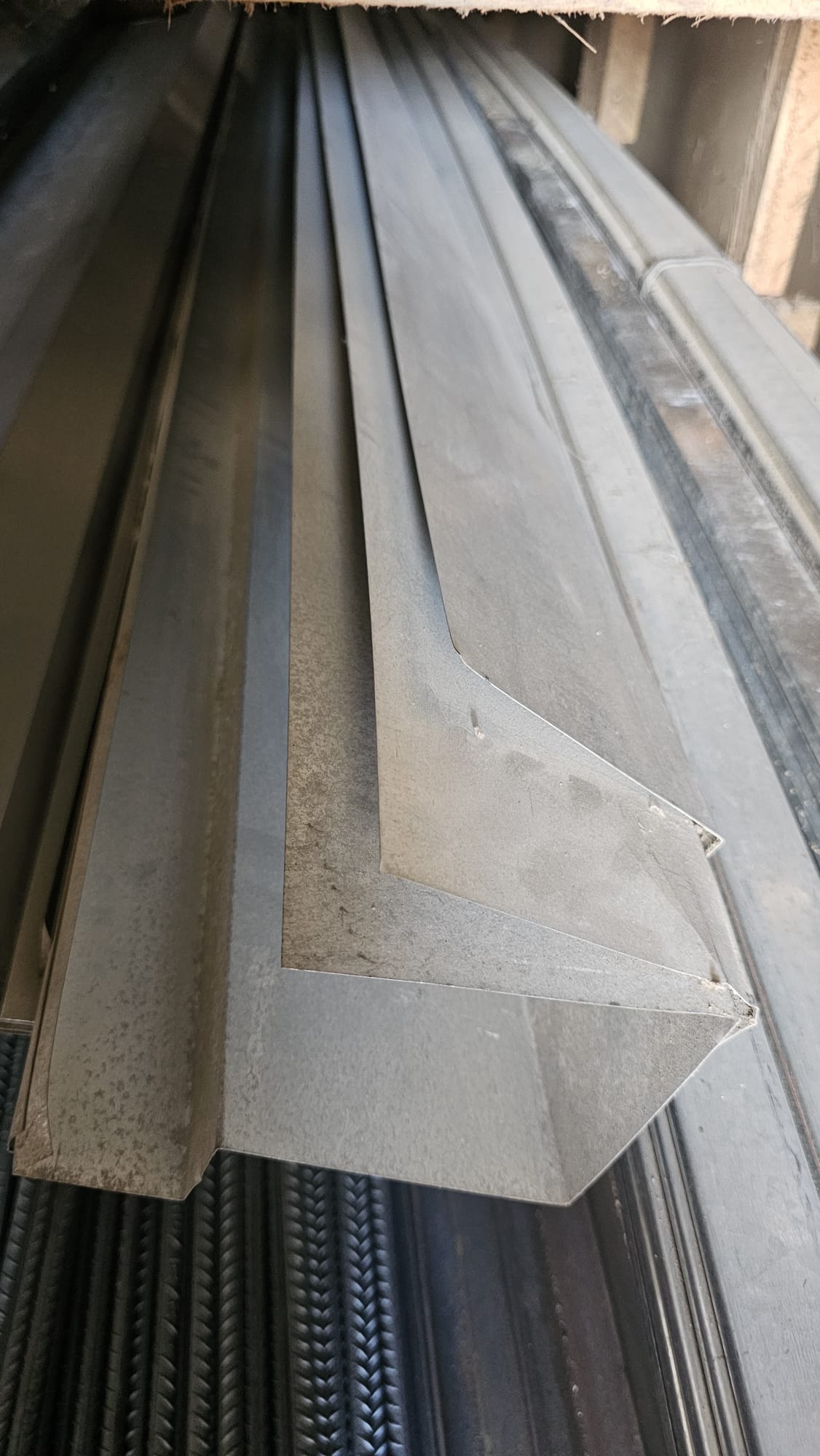 GUTTER GI g0.40 x 8'