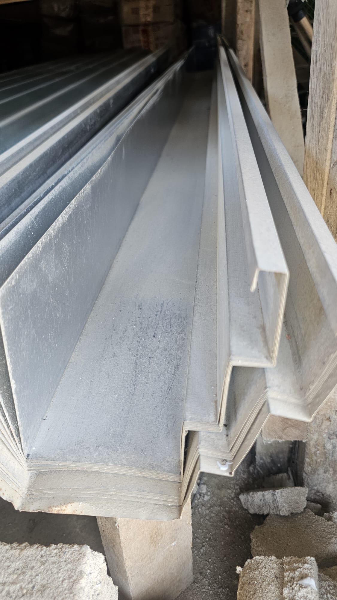GUTTER GI g0.40 x 8'