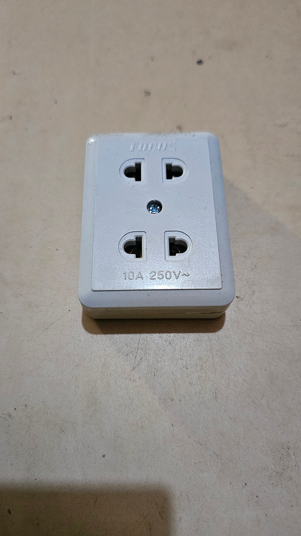 Universal Socket 2-Gang (FOCUS)