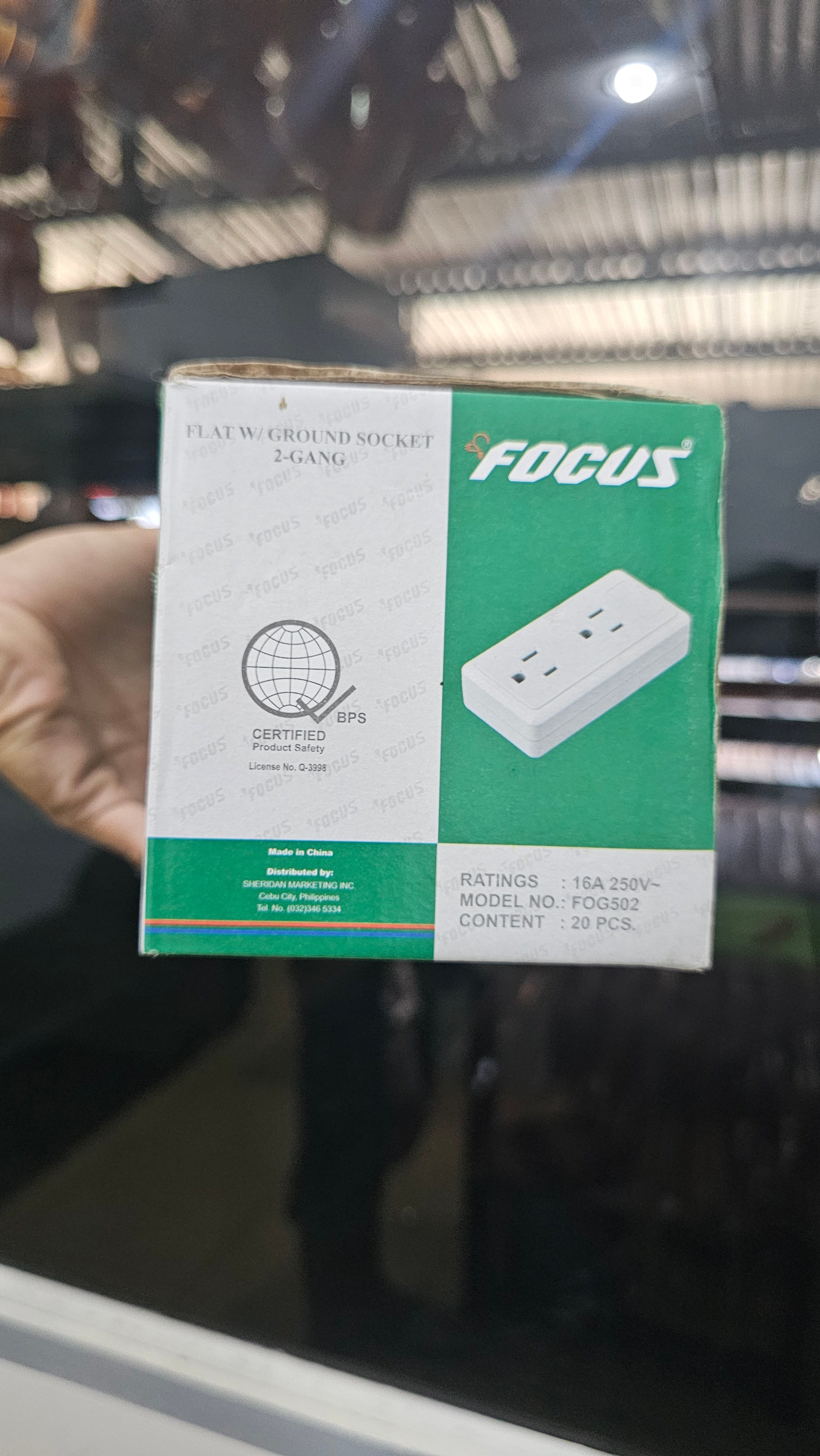 Flat w/ ground socket 2-Gang (FOCUS)