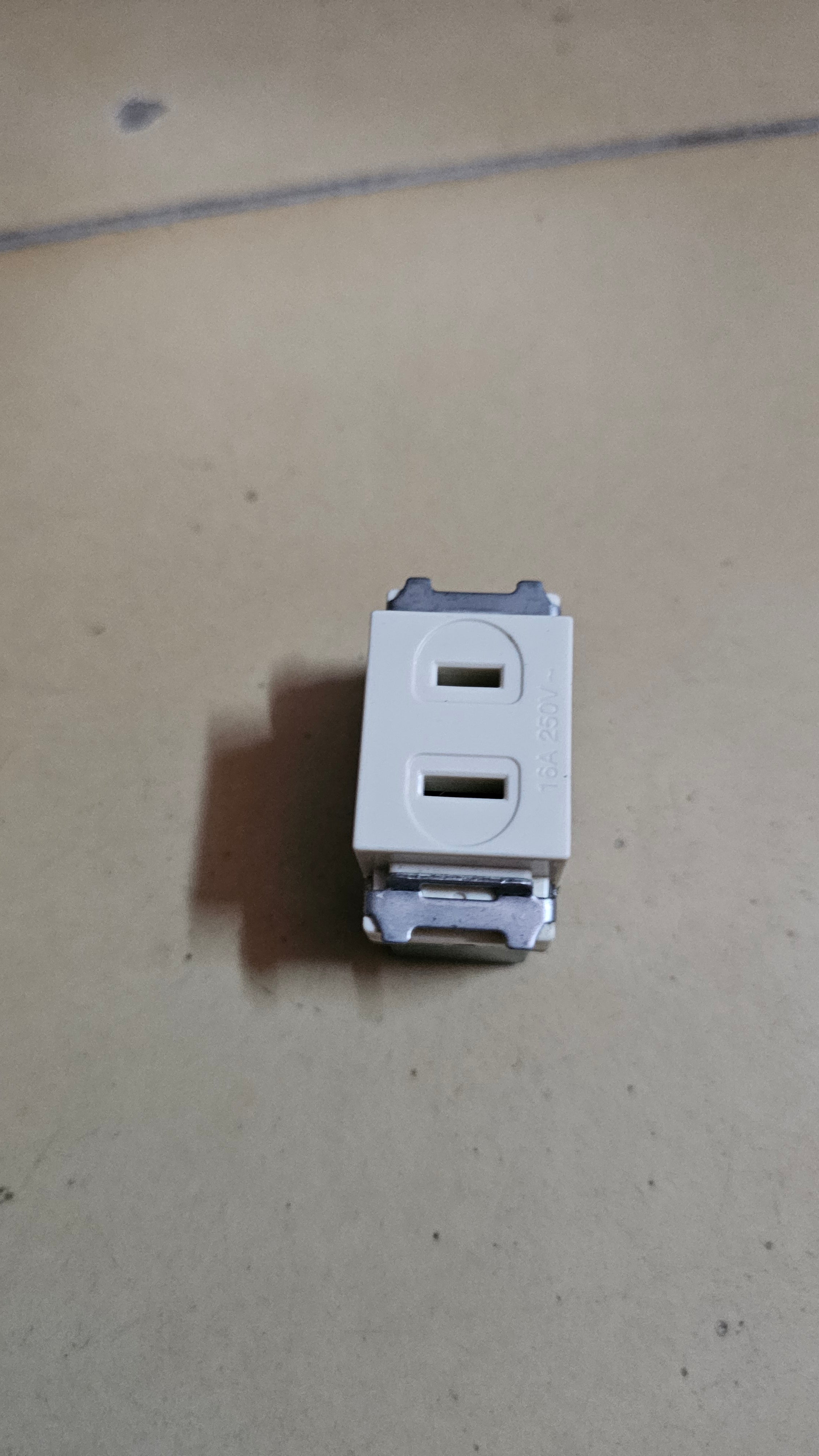 Regular Outlet (OMNI)