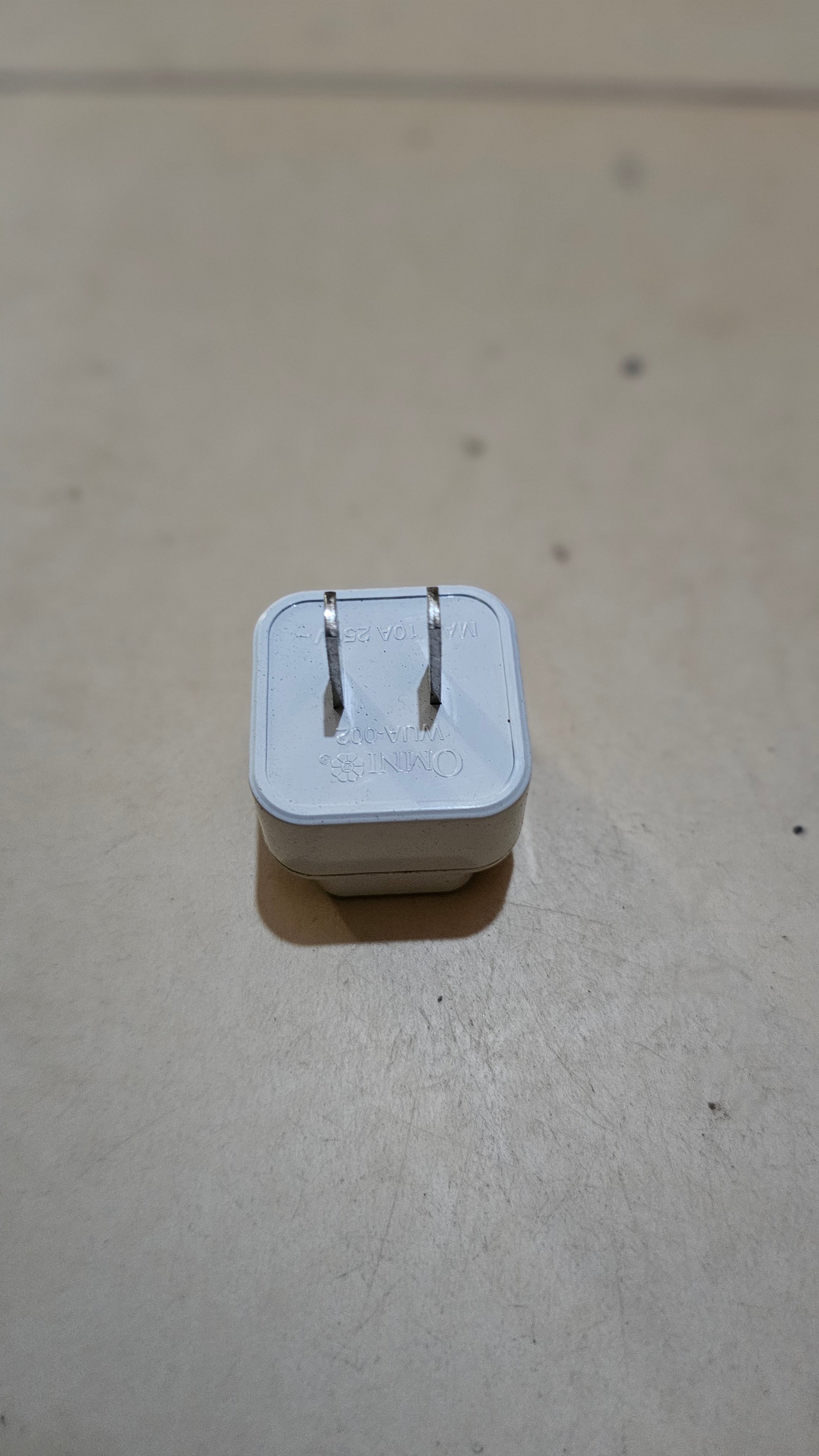 Universal socket adapter (OMNI)