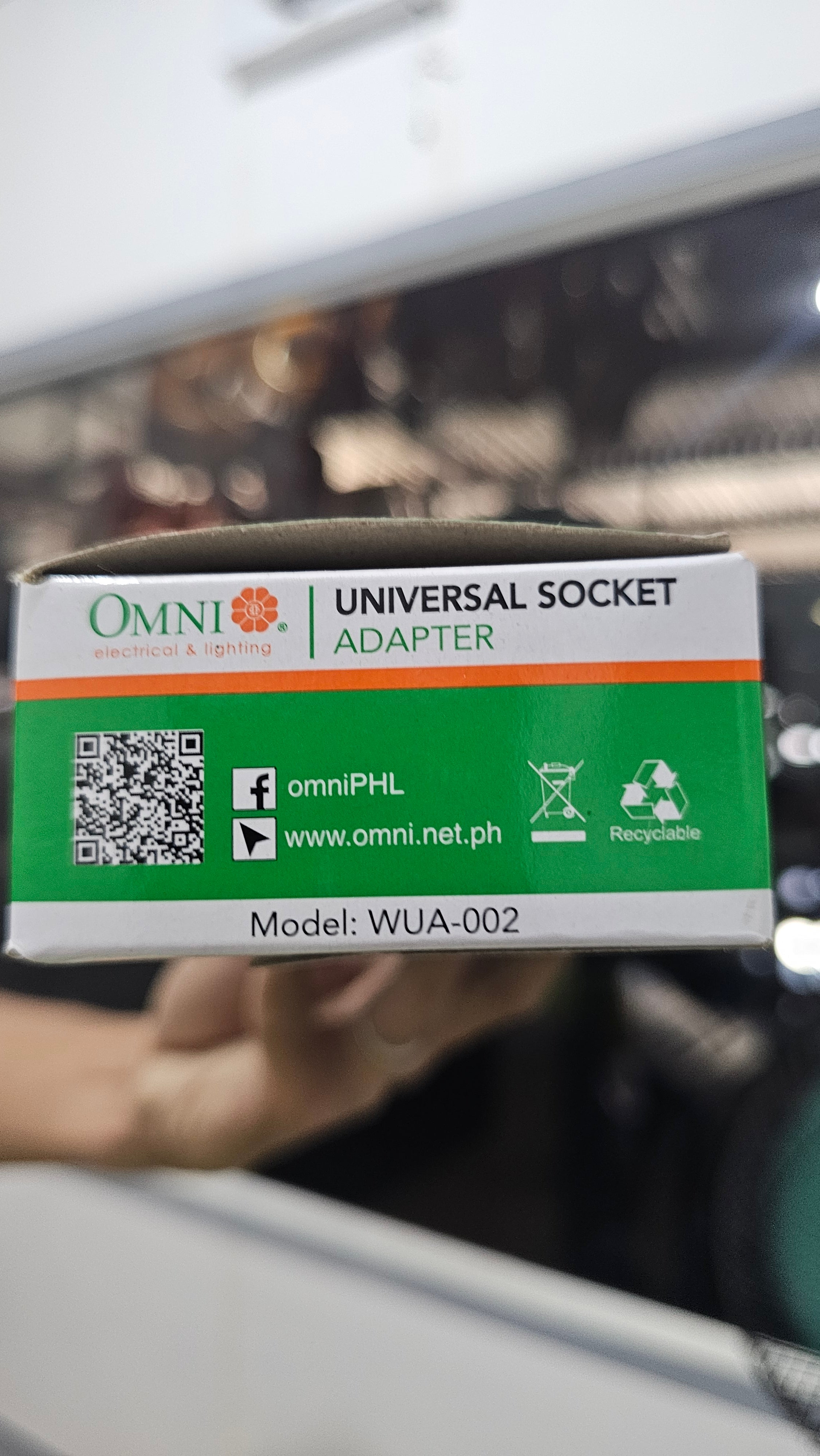 Universal socket adapter (OMNI)