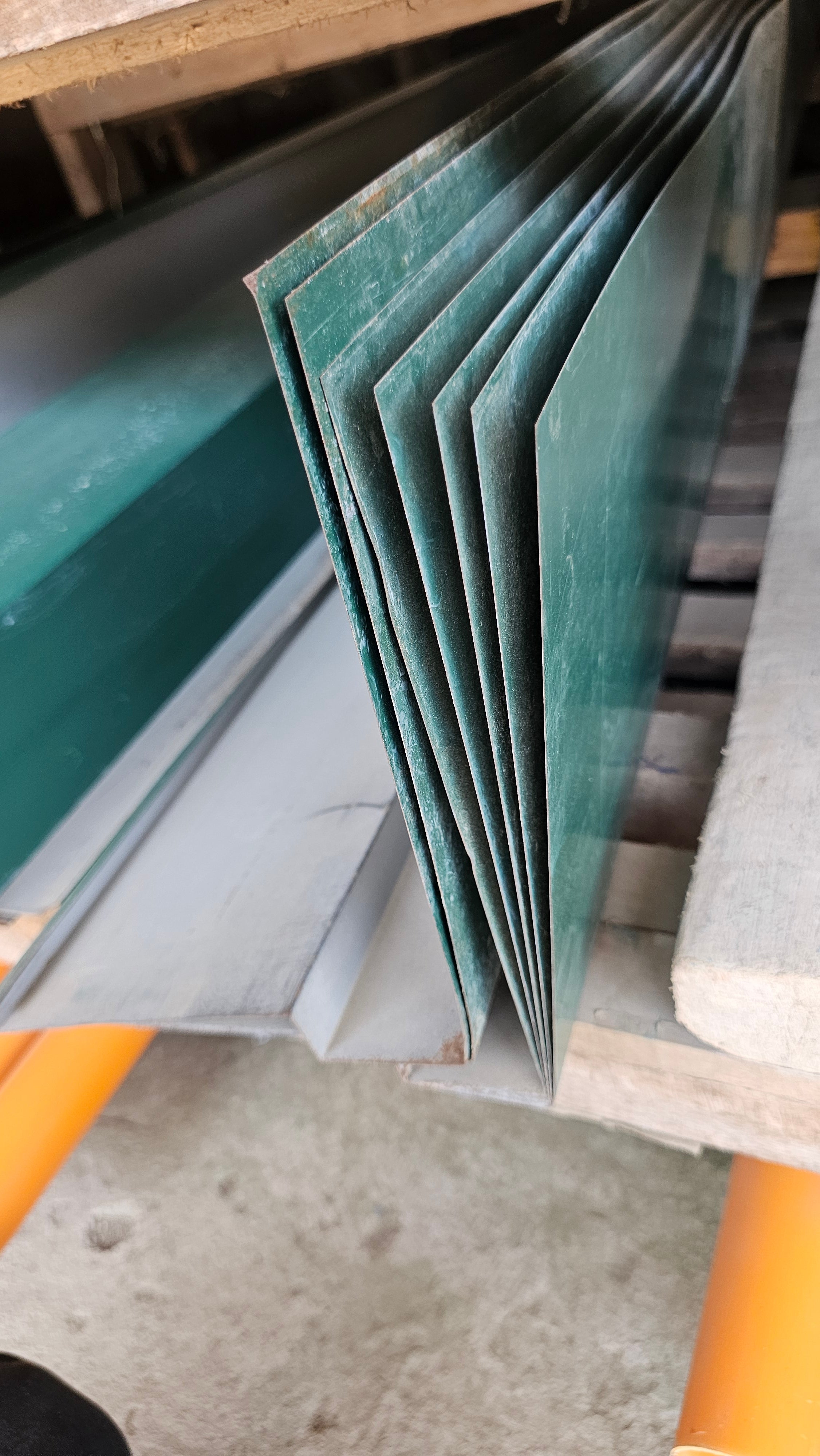 GUTTER GI colored x g0.40 x 8'