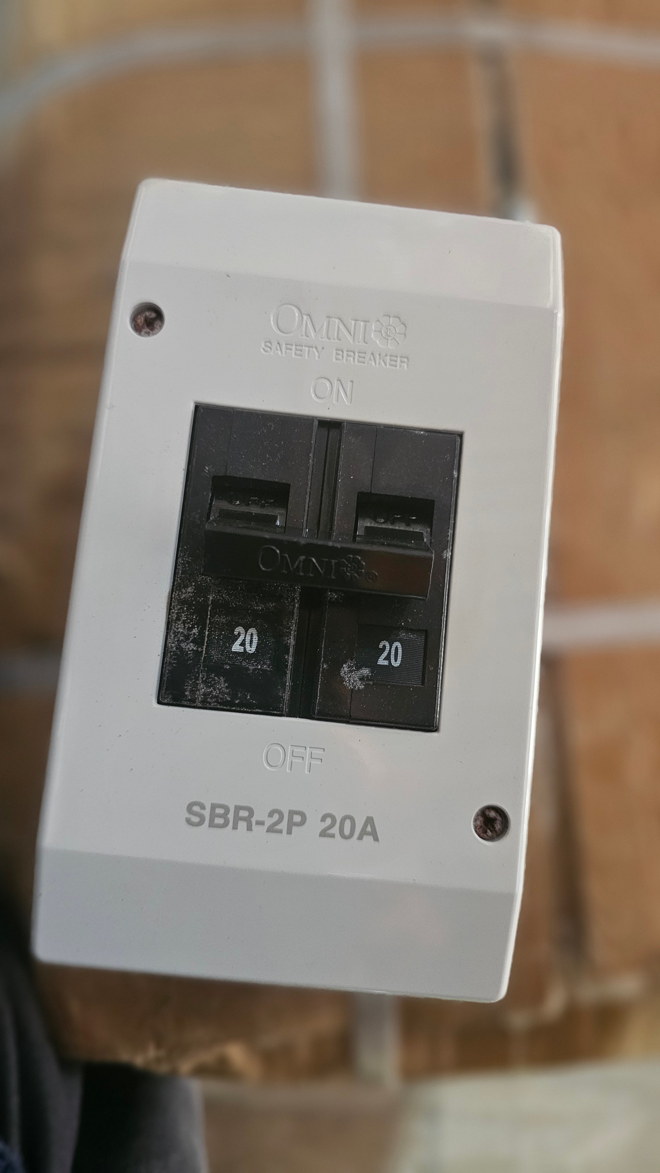 Safety Breaker regular 20A (OMNI)