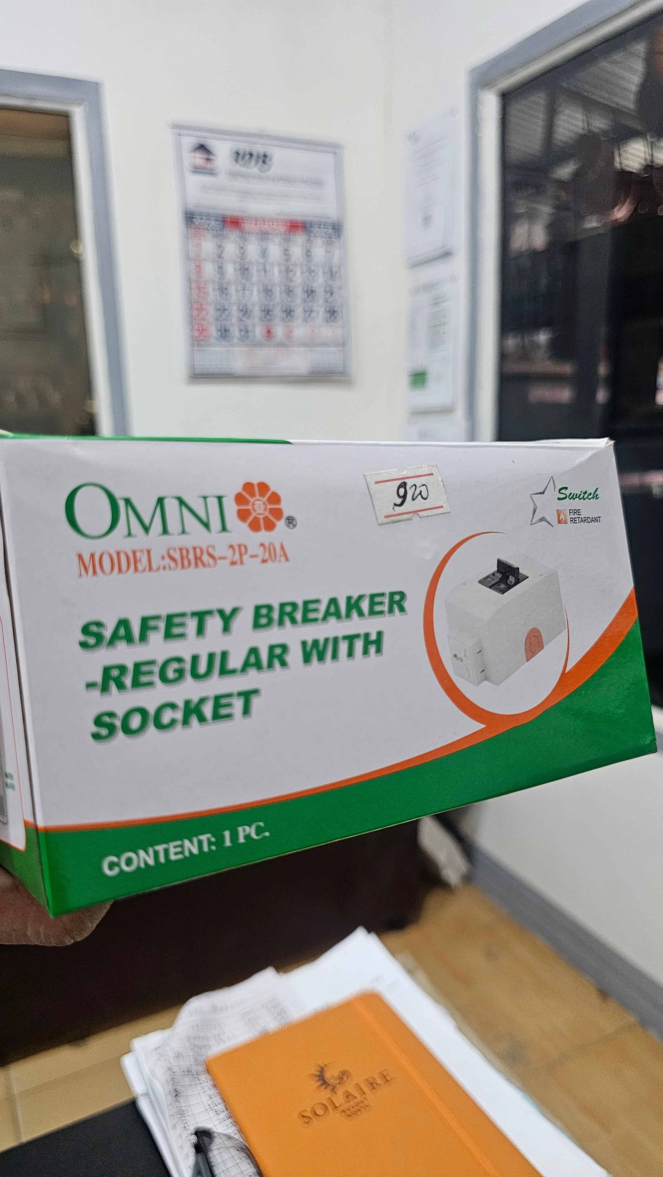 Safety Breaker regular 15A with socket (OMNI)